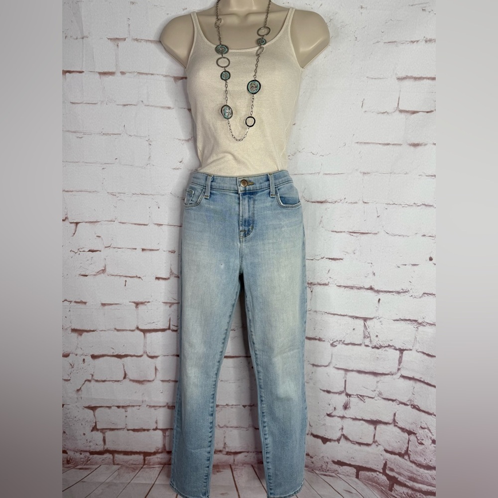 J BRAND Size 30 Mid Rise Capri Beach Line Light Wash 31 Inch Waist Blue Jeans - Picture 3 of 16
